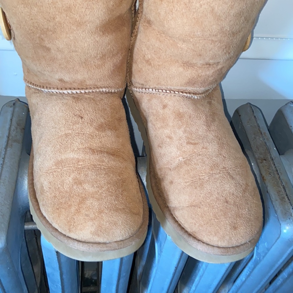 Tall Chestnut Bailey Button Uggs - image 5